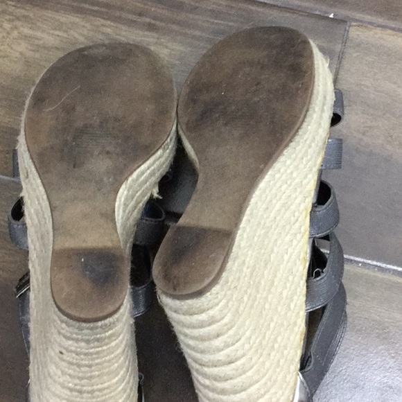 SOLD!!!!!Good Condition, Steve Madden Gray Wedges - Picture 5 of 6
